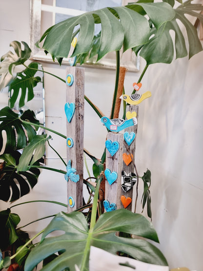 Garden Totem - Blue bird, chipped beak