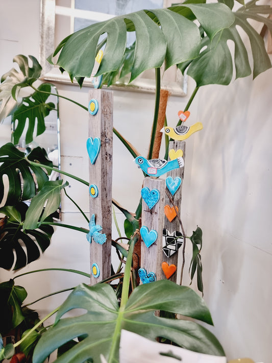 Garden Totem - Blue bird, chipped beak