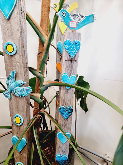 Garden Totem - Blue bird, chipped beak