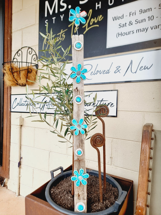 Garden Totem - Blue Flowers